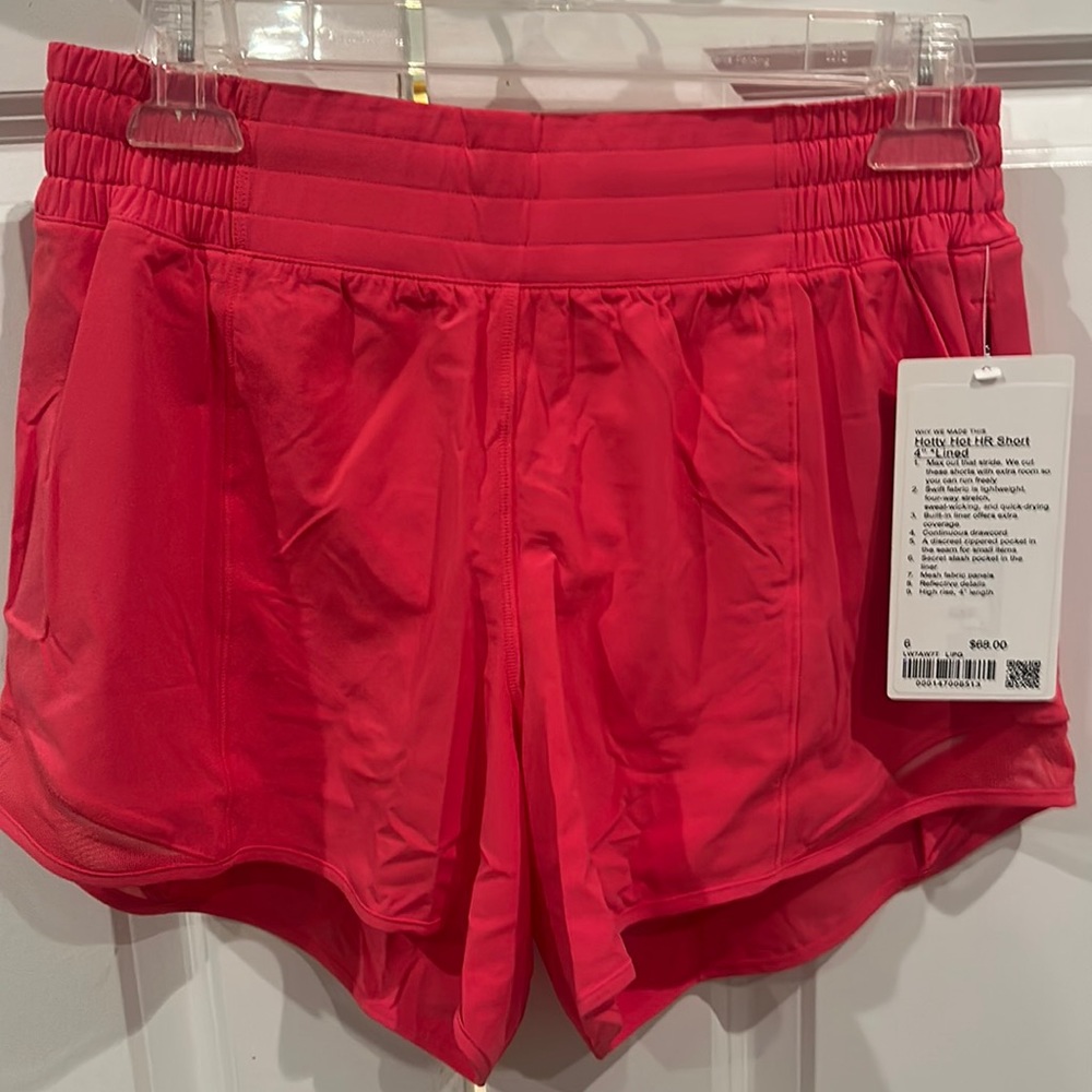 NWT Lululemon Hotty Hot High Rise Short 4 inch
